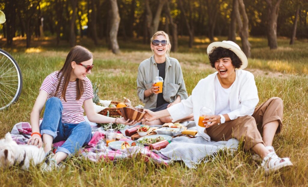 Zaproszenie na majowy piknik rodzinny "Kwitnące Ogrody" organizowany przez Nadleśnictwo Płońsk