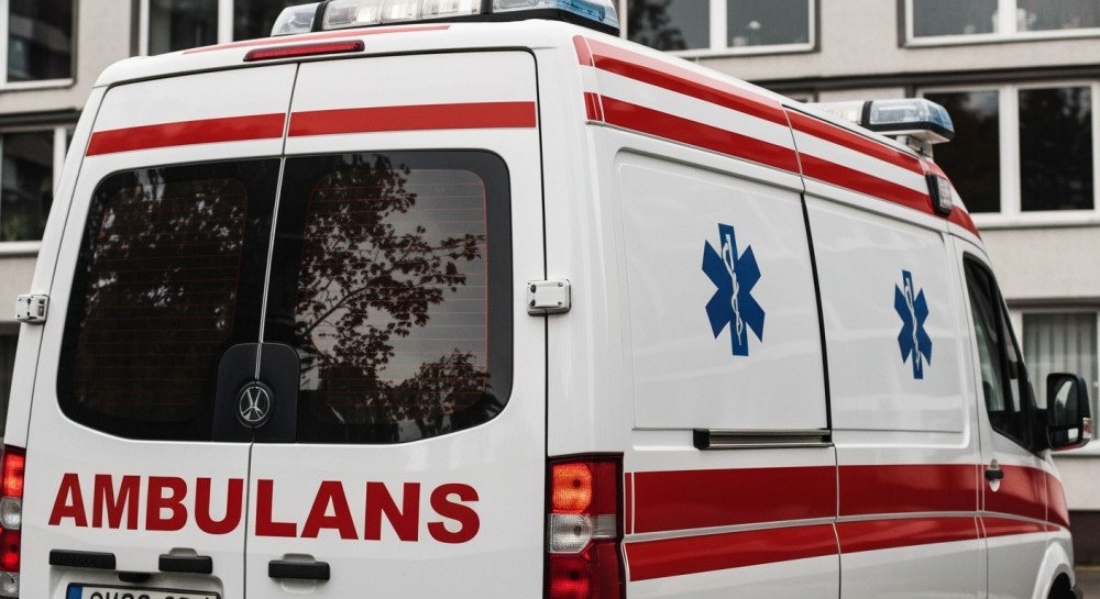 Bezpieczne ferie w Raciążu: Dzielnicowy uczy dzieci zasad zimowego wypoczynku